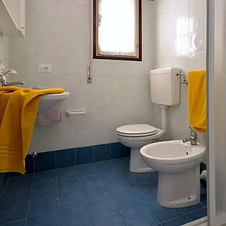 Warm Seaside Flat In 3*